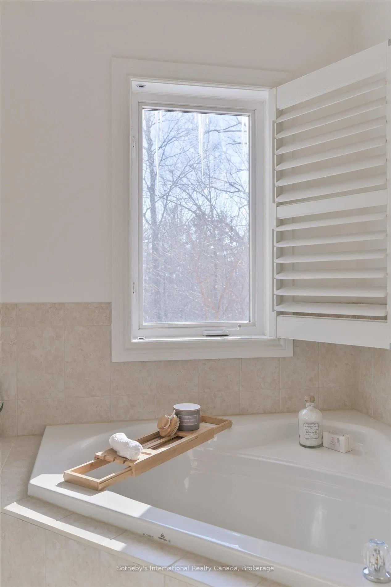 Photo 21 of Unit 21, 300 Ravineview Way, Oakville, Wedgewood Creek — HOMEH