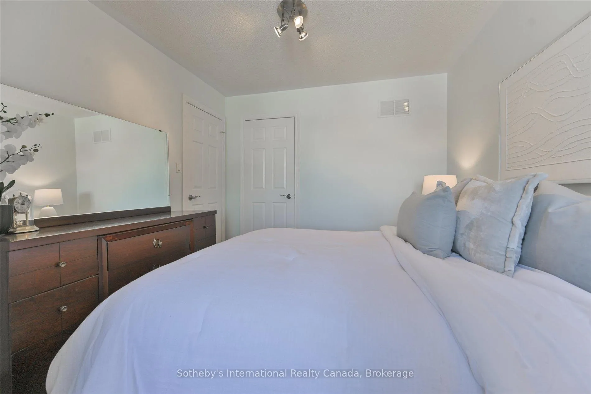 Photo 26 of Unit 21, 300 Ravineview Way, Oakville, Wedgewood Creek — HOMEH