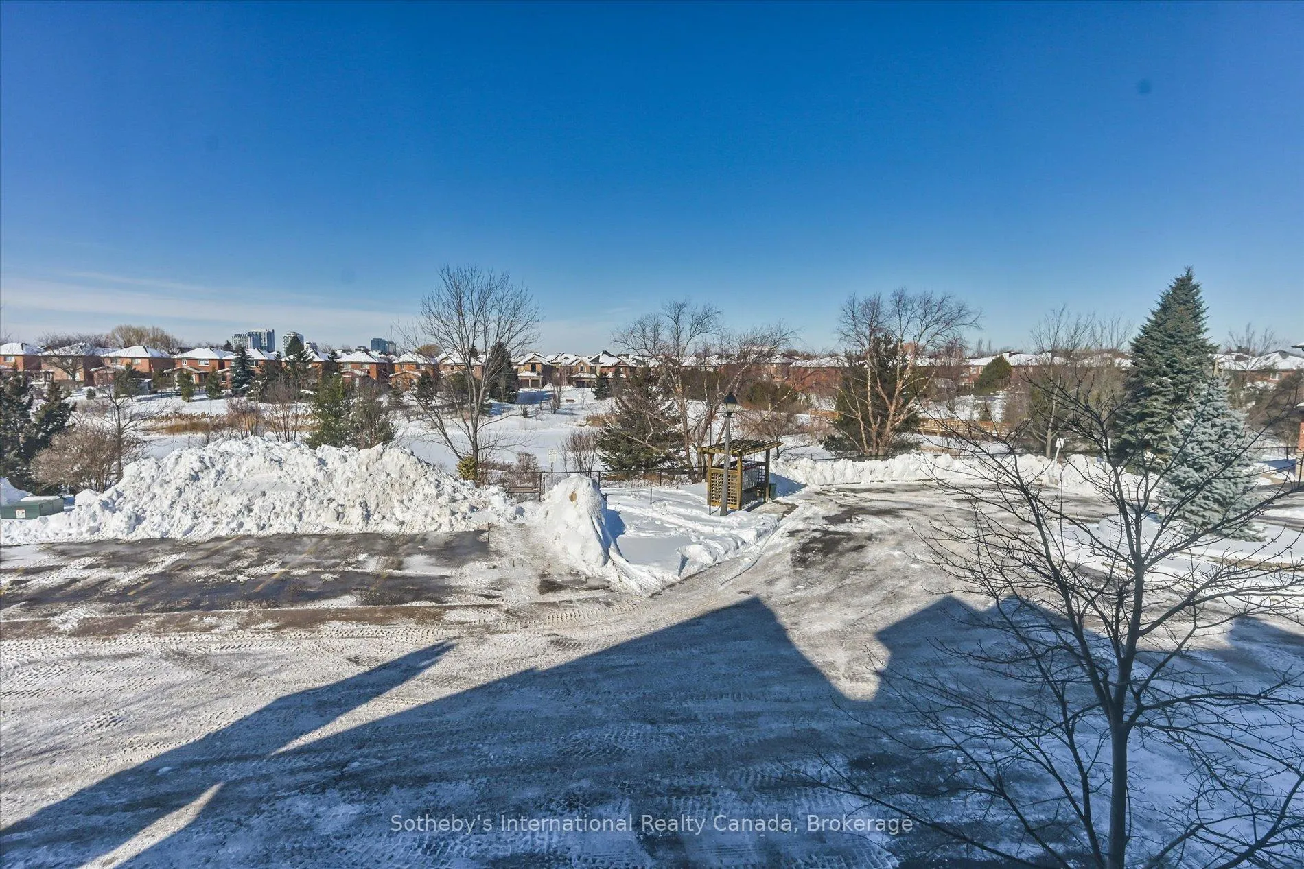 Photo 29 of Unit 21, 300 Ravineview Way, Oakville, Wedgewood Creek — HOMEH