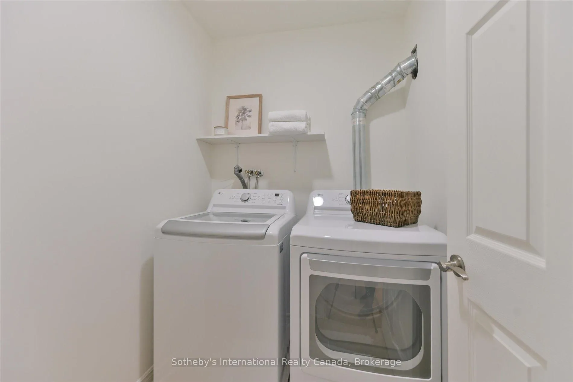 Photo 31 of Unit 21, 300 Ravineview Way, Oakville, Wedgewood Creek — HOMEH