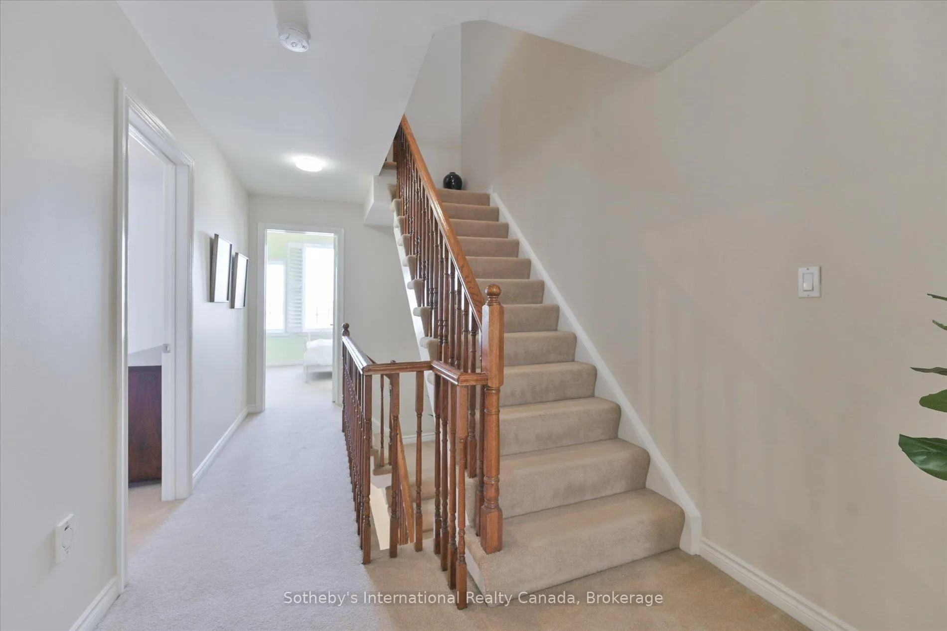 Photo 32 of Unit 21, 300 Ravineview Way, Oakville, Wedgewood Creek — HOMEH