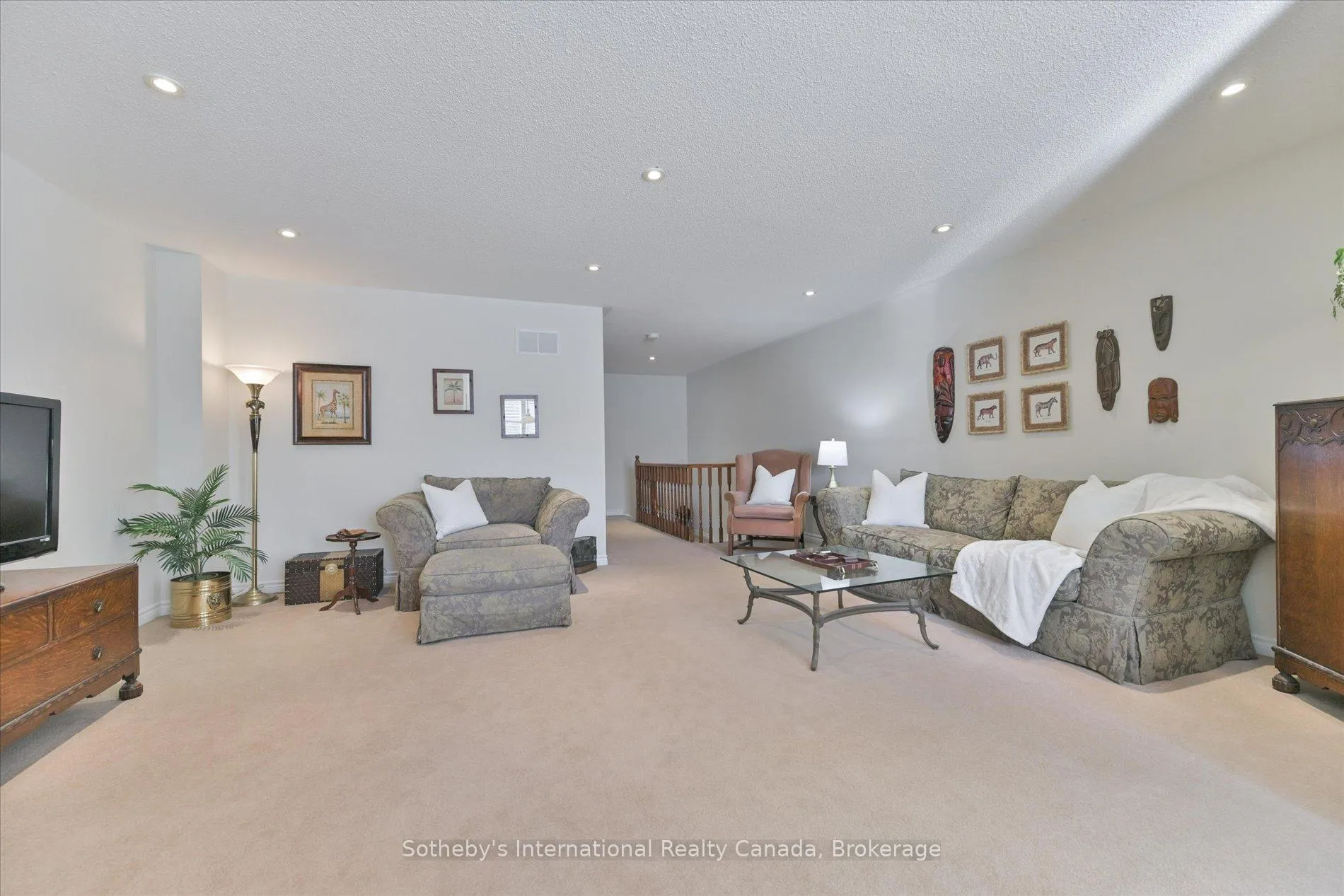 Photo 35 of Unit 21, 300 Ravineview Way, Oakville, Wedgewood Creek — HOMEH