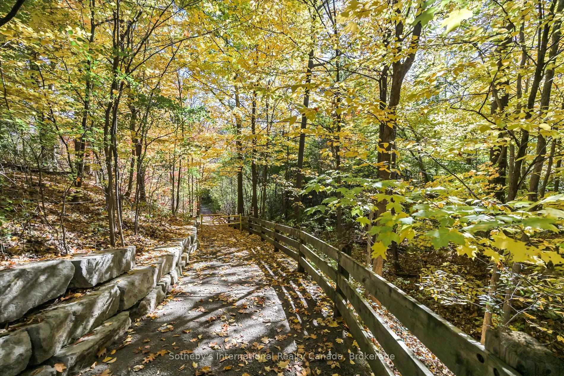 Photo 48 of Unit 21, 300 Ravineview Way, Oakville, Wedgewood Creek — HOMEH