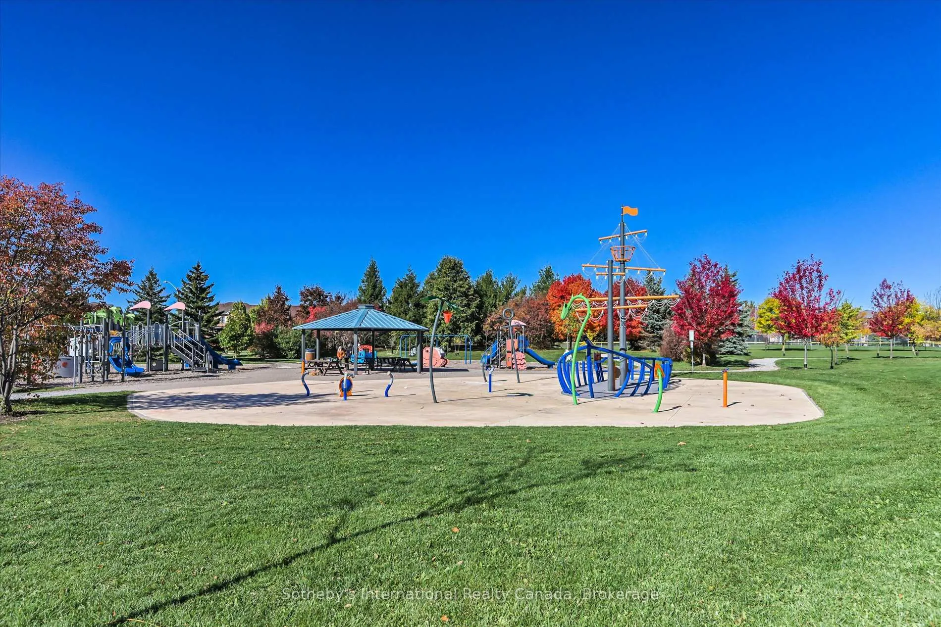 Photo 49 of Unit 21, 300 Ravineview Way, Oakville, Wedgewood Creek — HOMEH