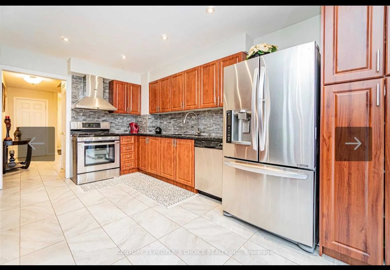 Photo 4 of 30 Clarridge Court, Brampton, Brampton West — HOMEH