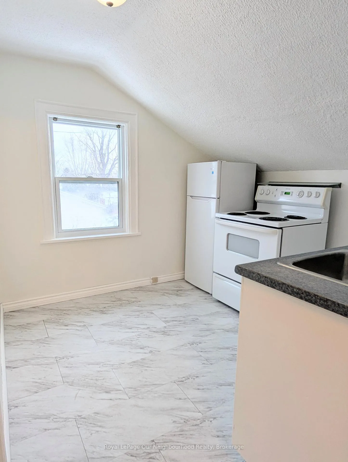 Photo 4 of 164 Centre Street N, Oshawa, O'Neill — HOMEH