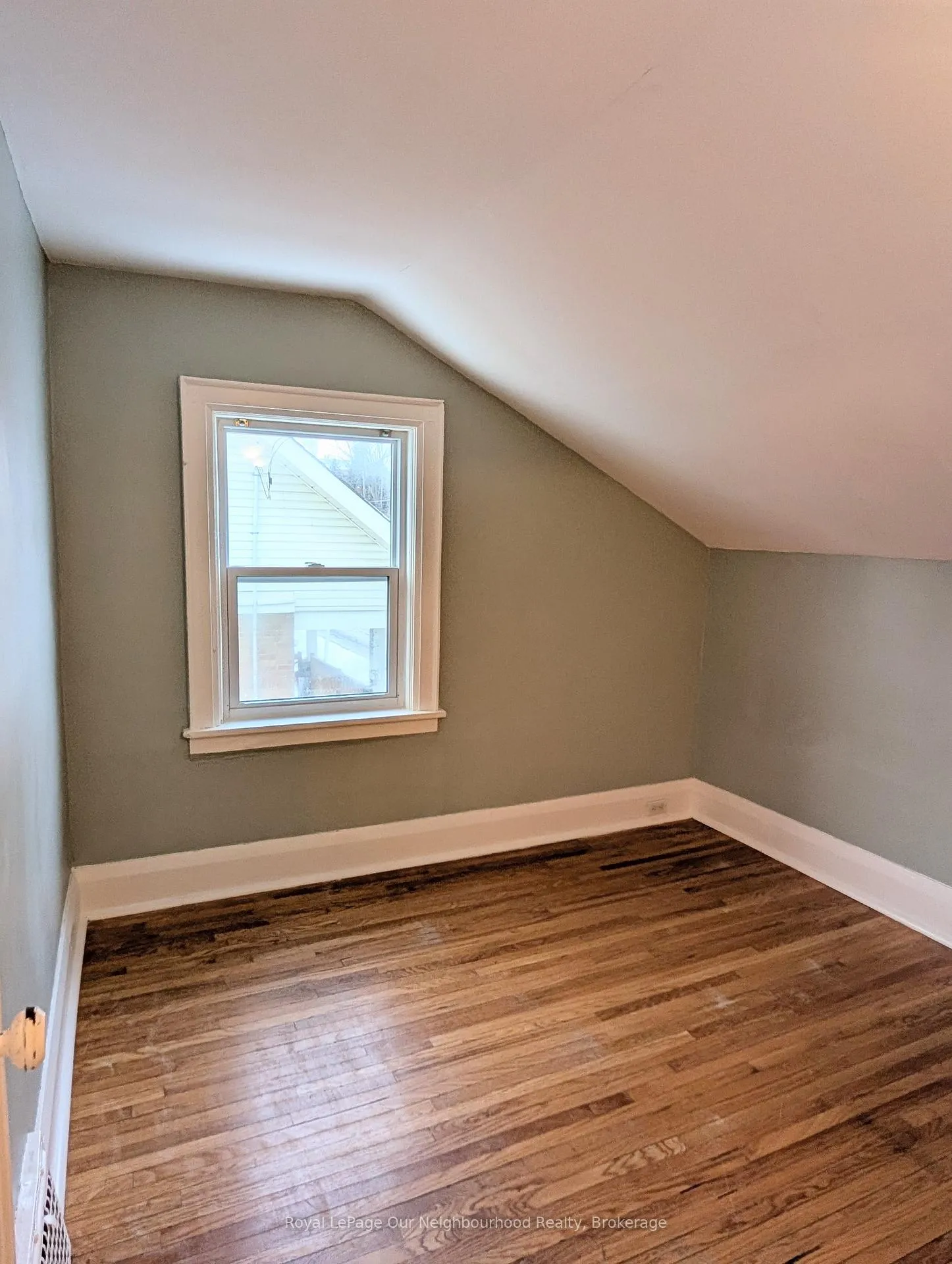 Photo 6 of 164 Centre Street N, Oshawa, O'Neill — HOMEH