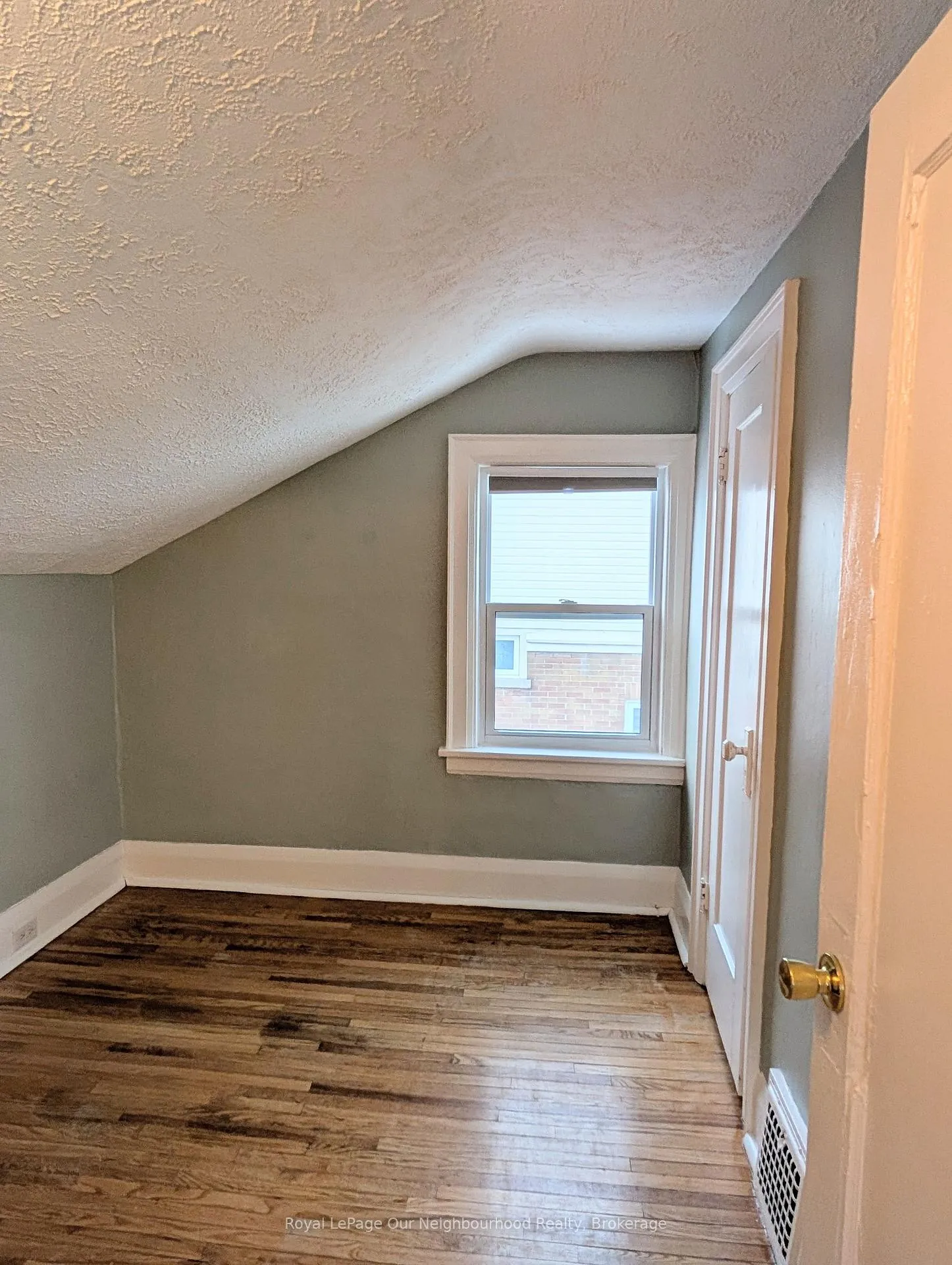 Photo 8 of 164 Centre Street N, Oshawa, O'Neill — HOMEH