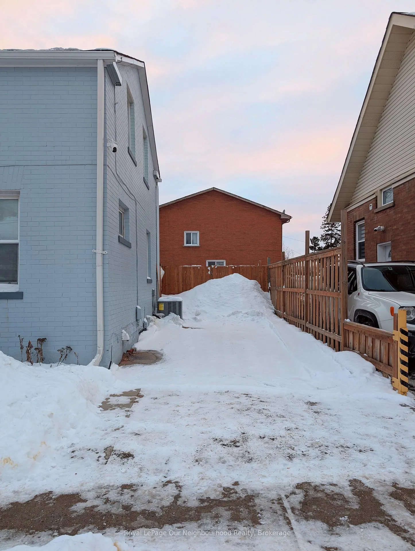 Photo 10 of 164 Centre Street N, Oshawa, O'Neill — HOMEH