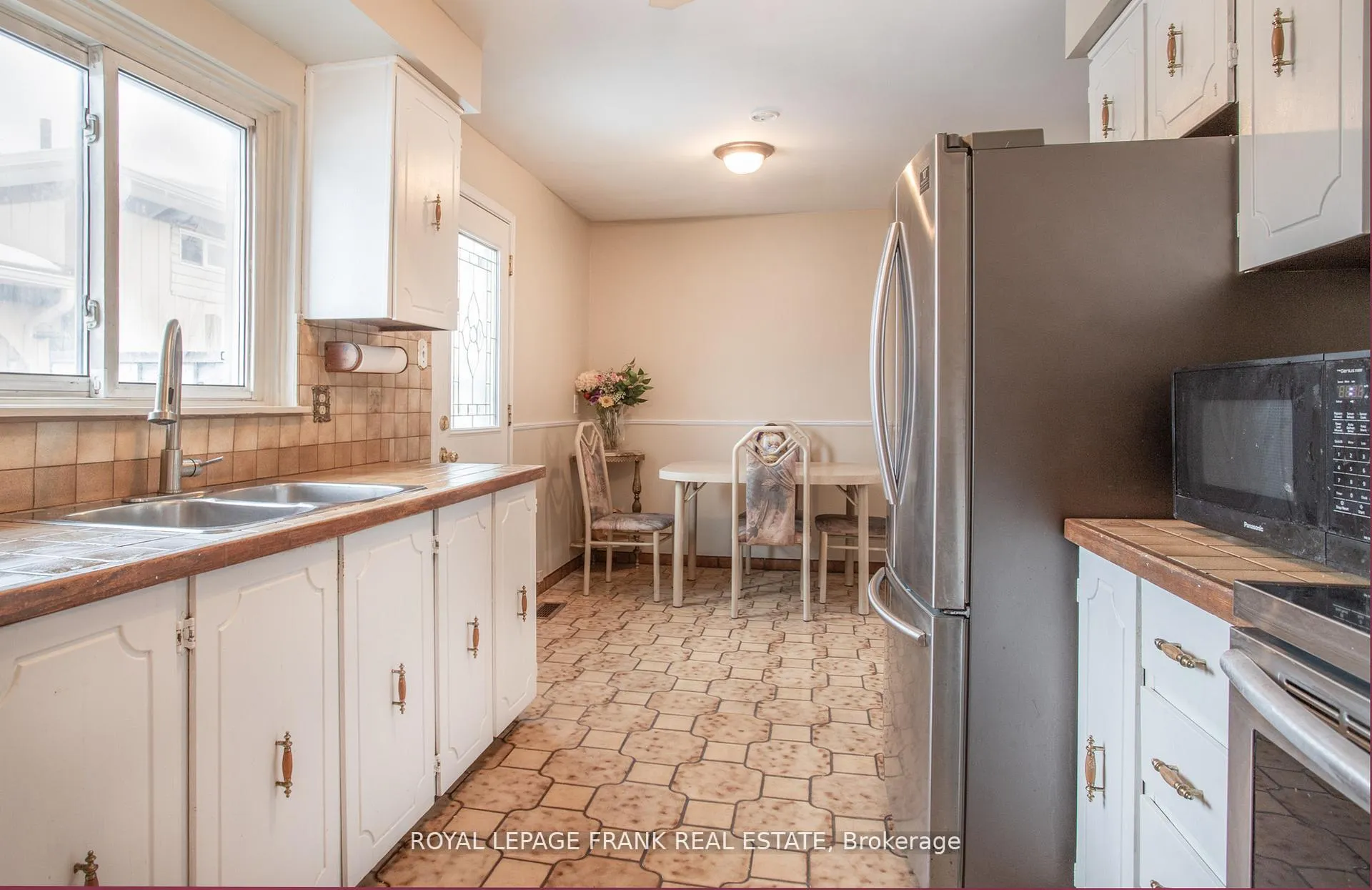 Photo 4 of 1273 Belair Crescent, Oshawa, Eastdale — HOMEH