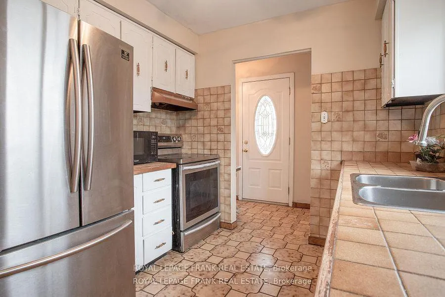 Photo 5 of 1273 Belair Crescent, Oshawa, Eastdale — HOMEH