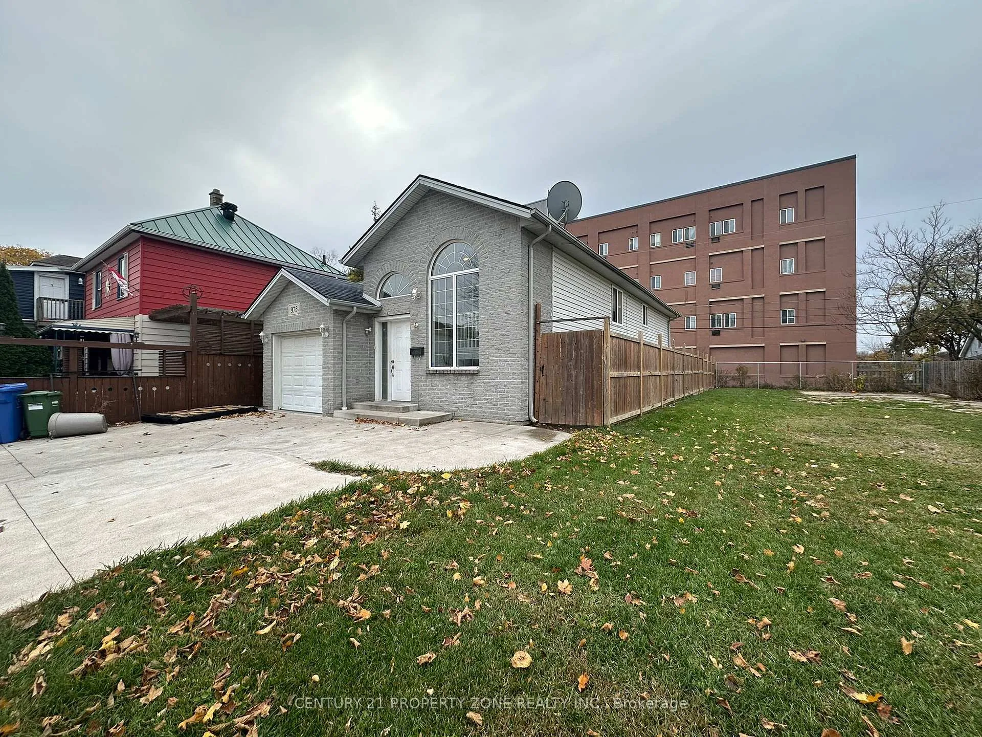 Photo 2 of 975 Albert Road, Windsor — HOMEH