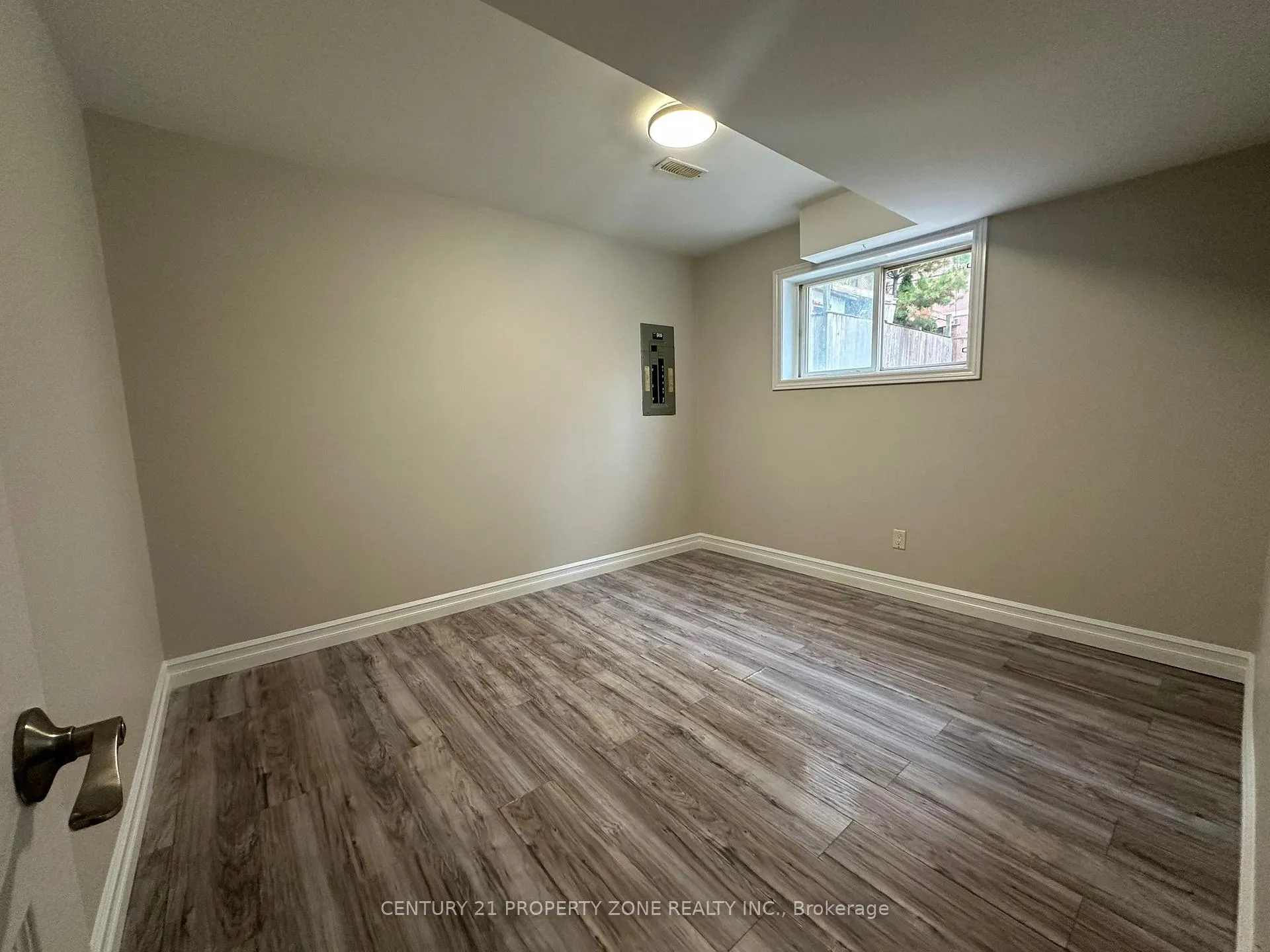Photo 8 of 975 Albert Road, Windsor — HOMEH