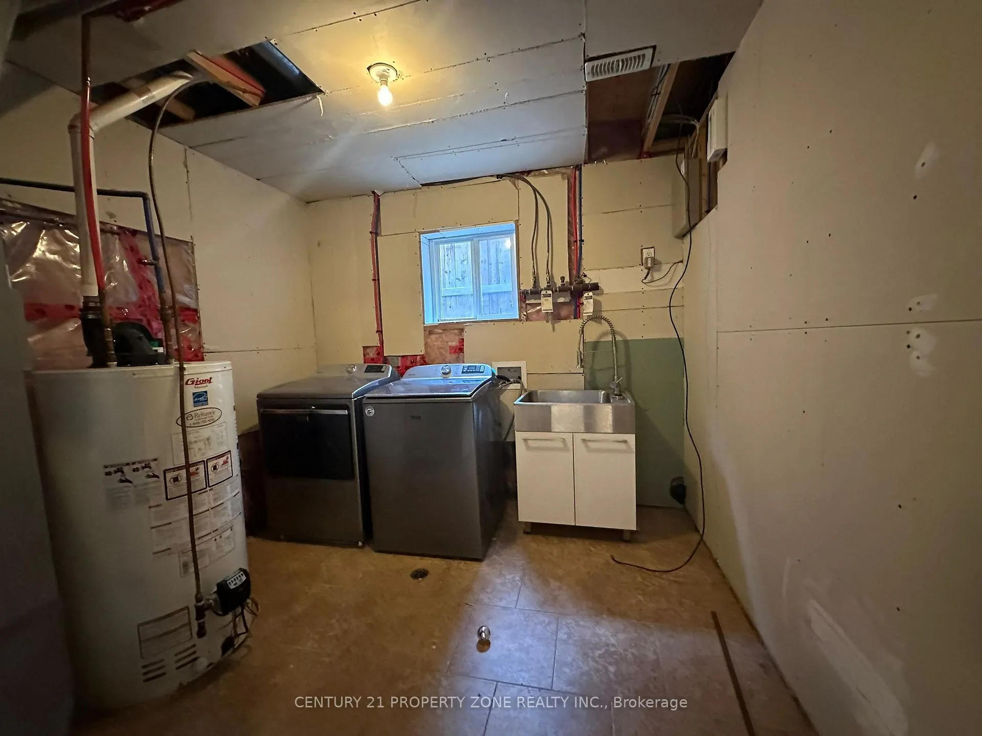 Photo 11 of 975 Albert Road, Windsor — HOMEH