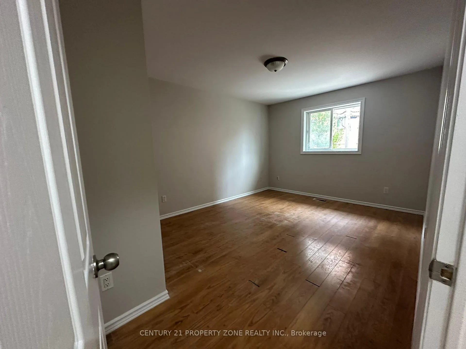 Photo 13 of 975 Albert Road, Windsor — HOMEH