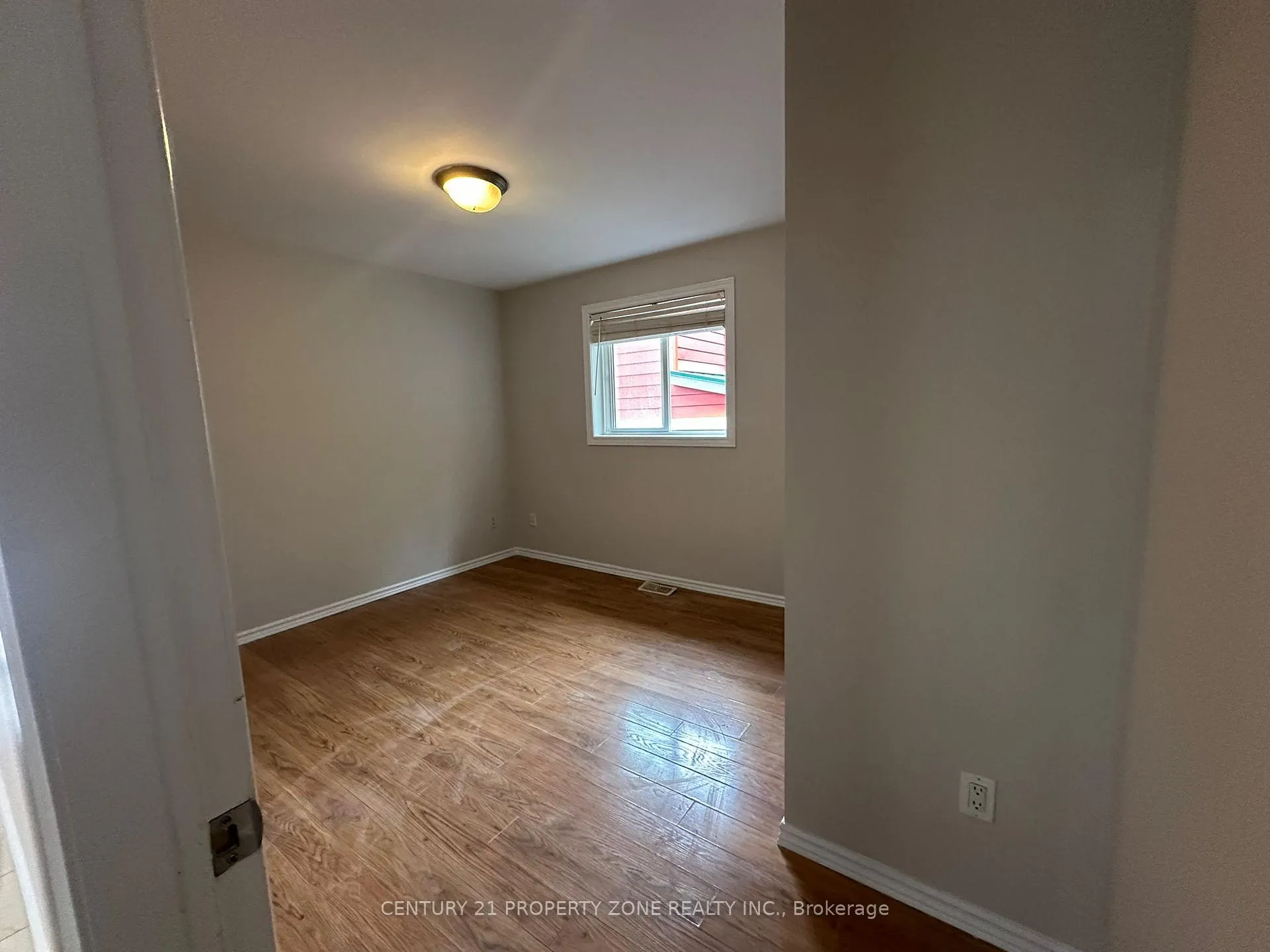 Photo 16 of 975 Albert Road, Windsor — HOMEH