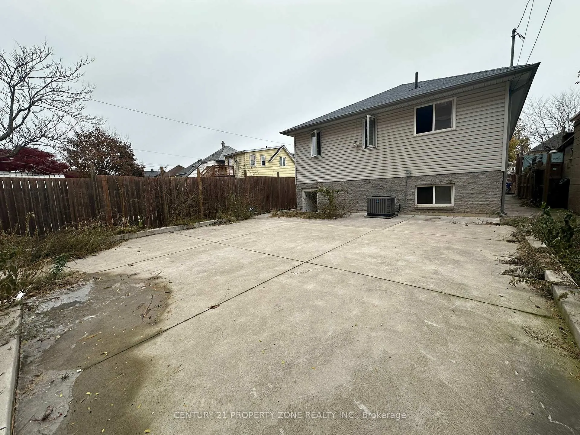 Photo 18 of 975 Albert Road, Windsor — HOMEH