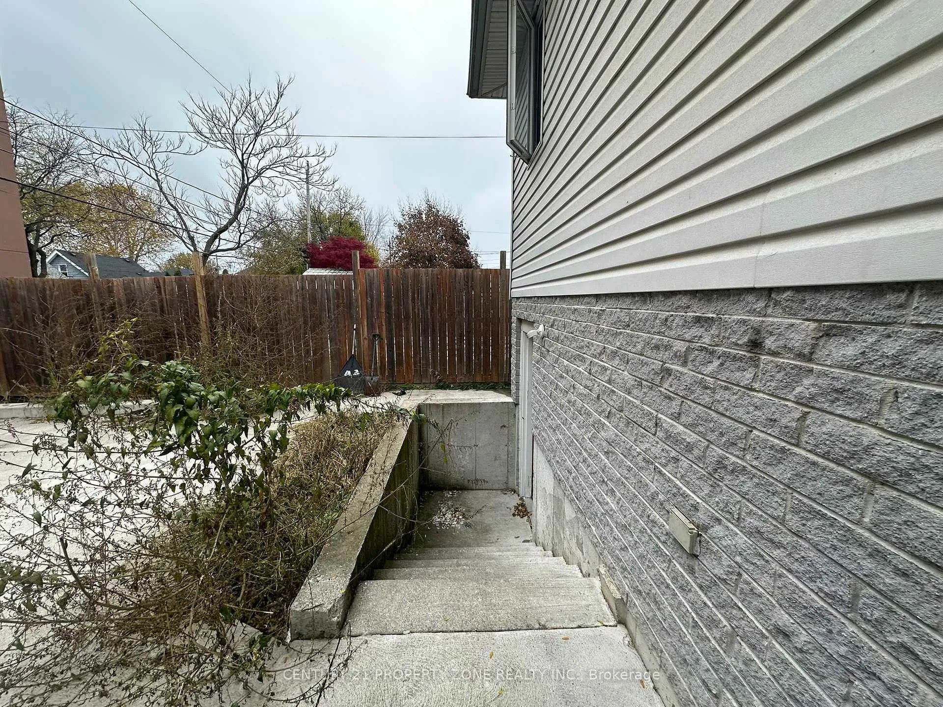 Photo 20 of 975 Albert Road, Windsor — HOMEH