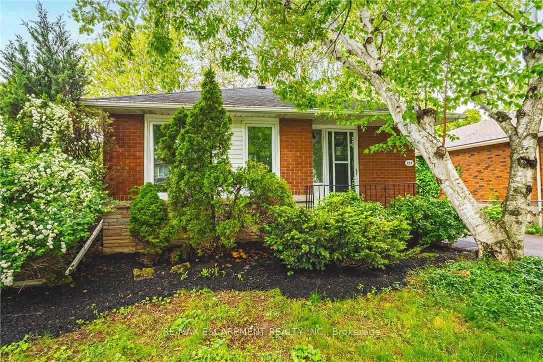 Photo 3 of 224 West 16th Street, Hamilton, Buchanan — HOMEH