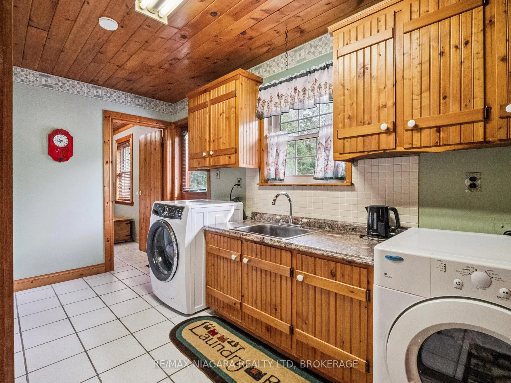 Photo 17 of 15 Keefer Drive, Welland, Cooks Mills — HOMEH