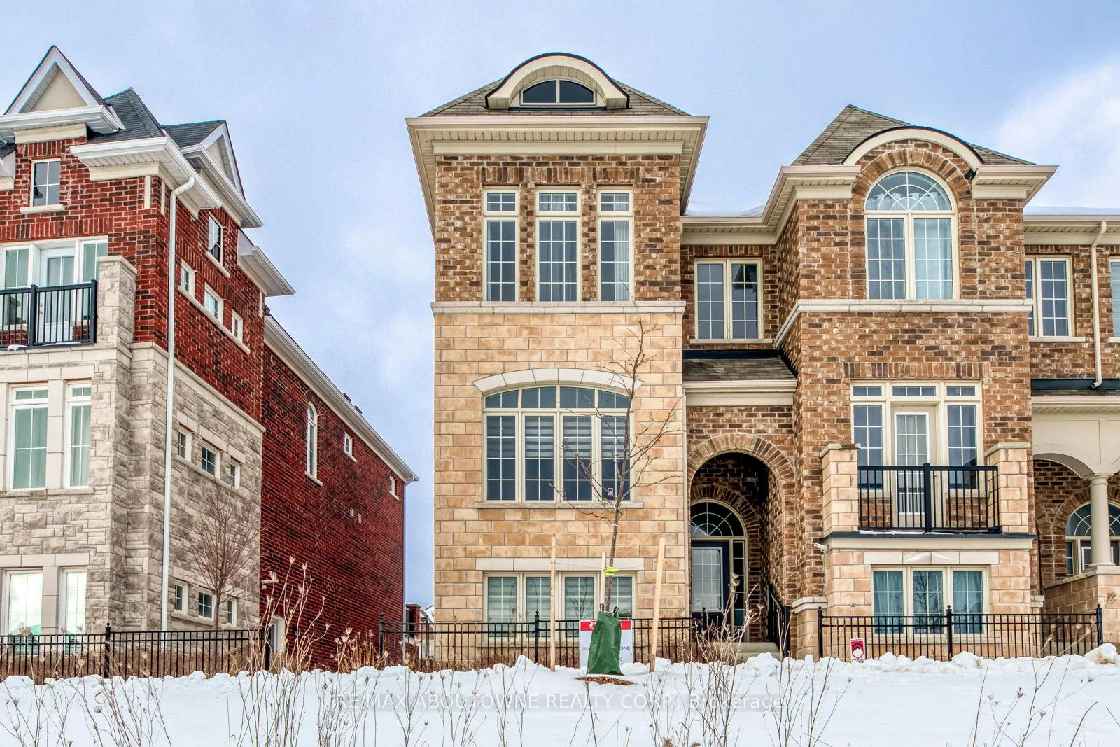 Photo 1 of 233 Dundas Way, Markham, Greensborough — HOMEH