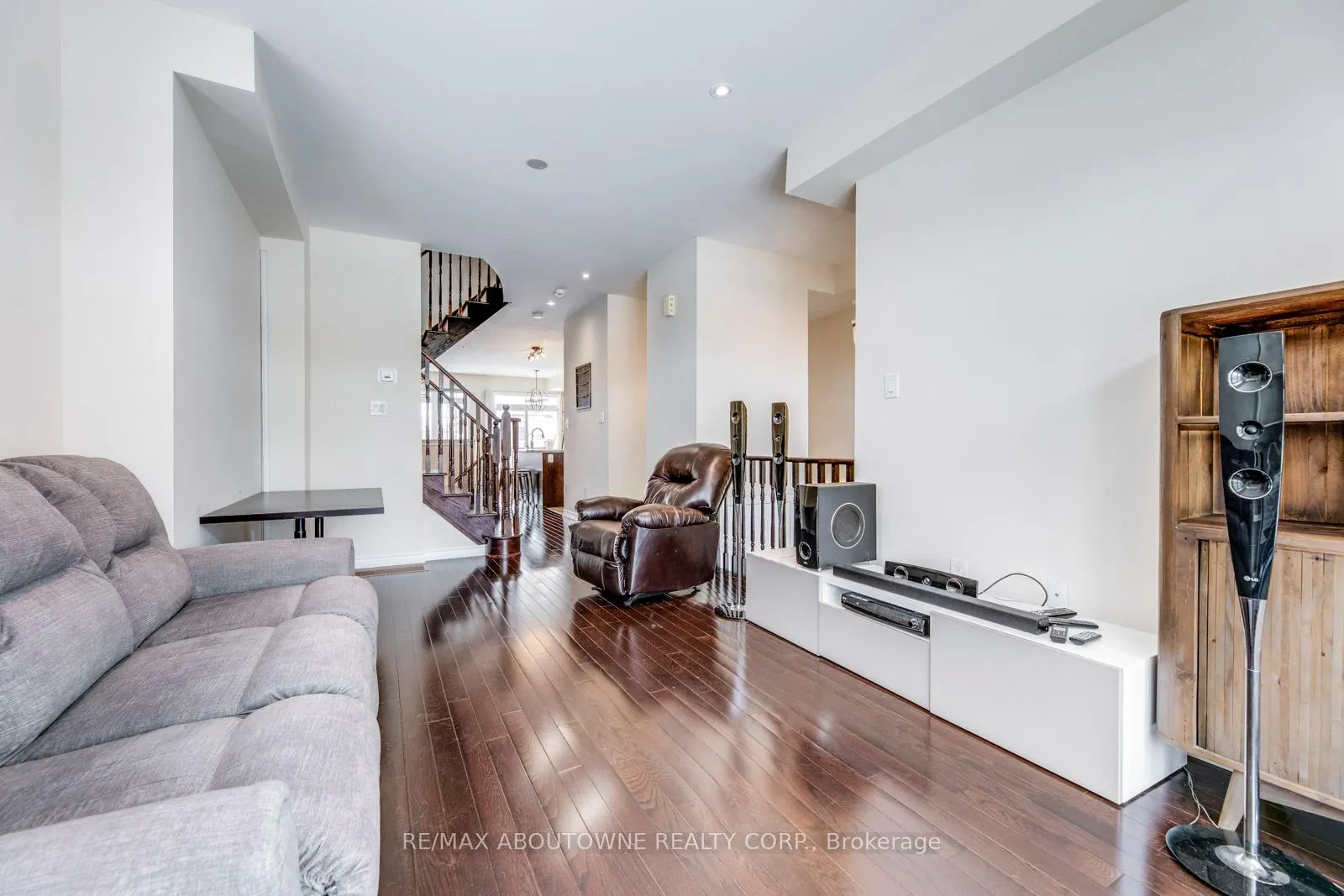Photo 8 of 233 Dundas Way, Markham, Greensborough — HOMEH