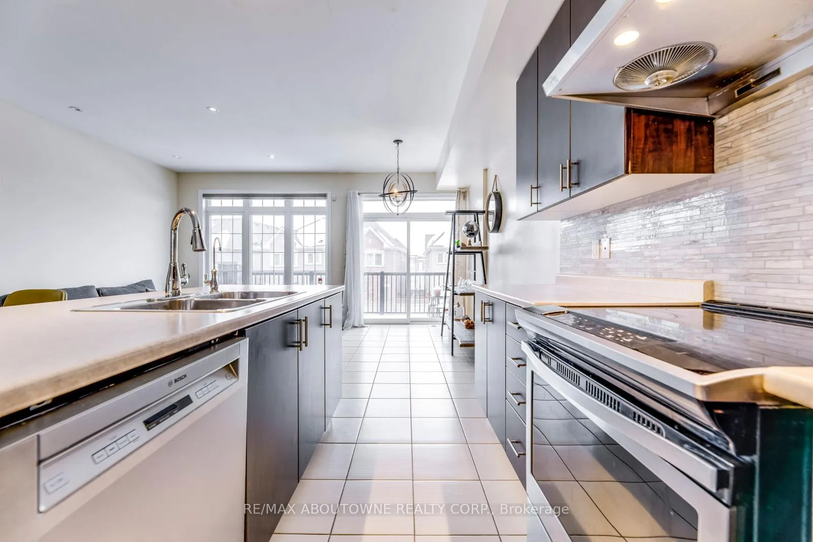 Photo 17 of 233 Dundas Way, Markham, Greensborough — HOMEH