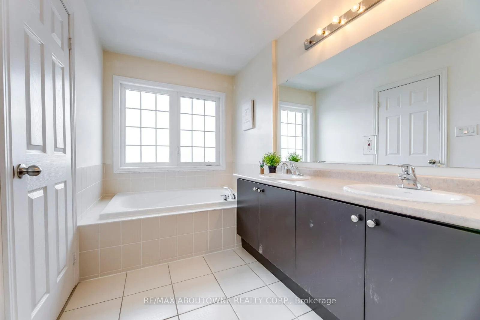 Photo 26 of 233 Dundas Way, Markham, Greensborough — HOMEH