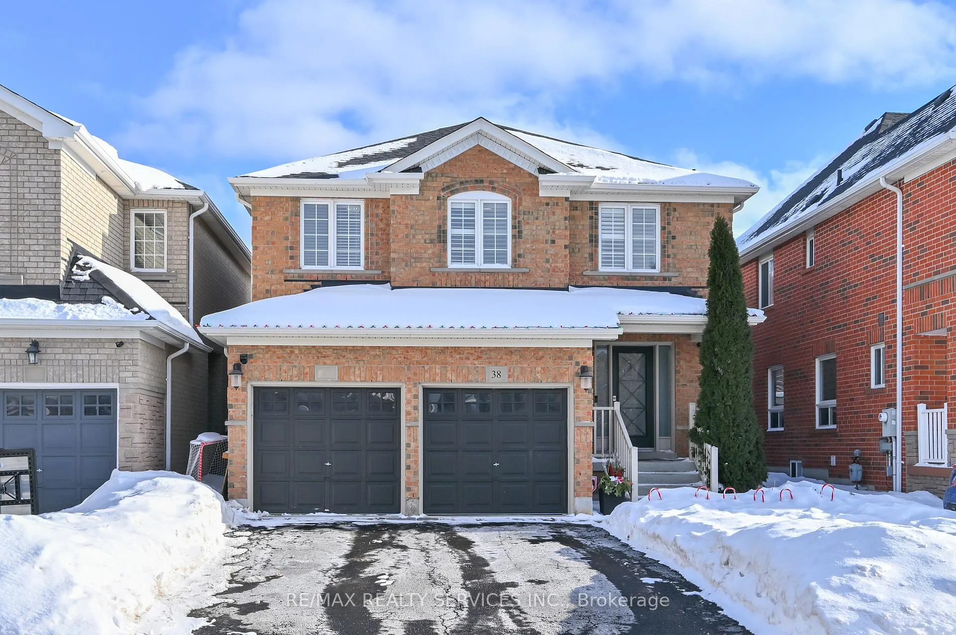 Photo 1 of 38 Tawnberry Circle, Brampton, Fletcher's Meadow — HOMEH