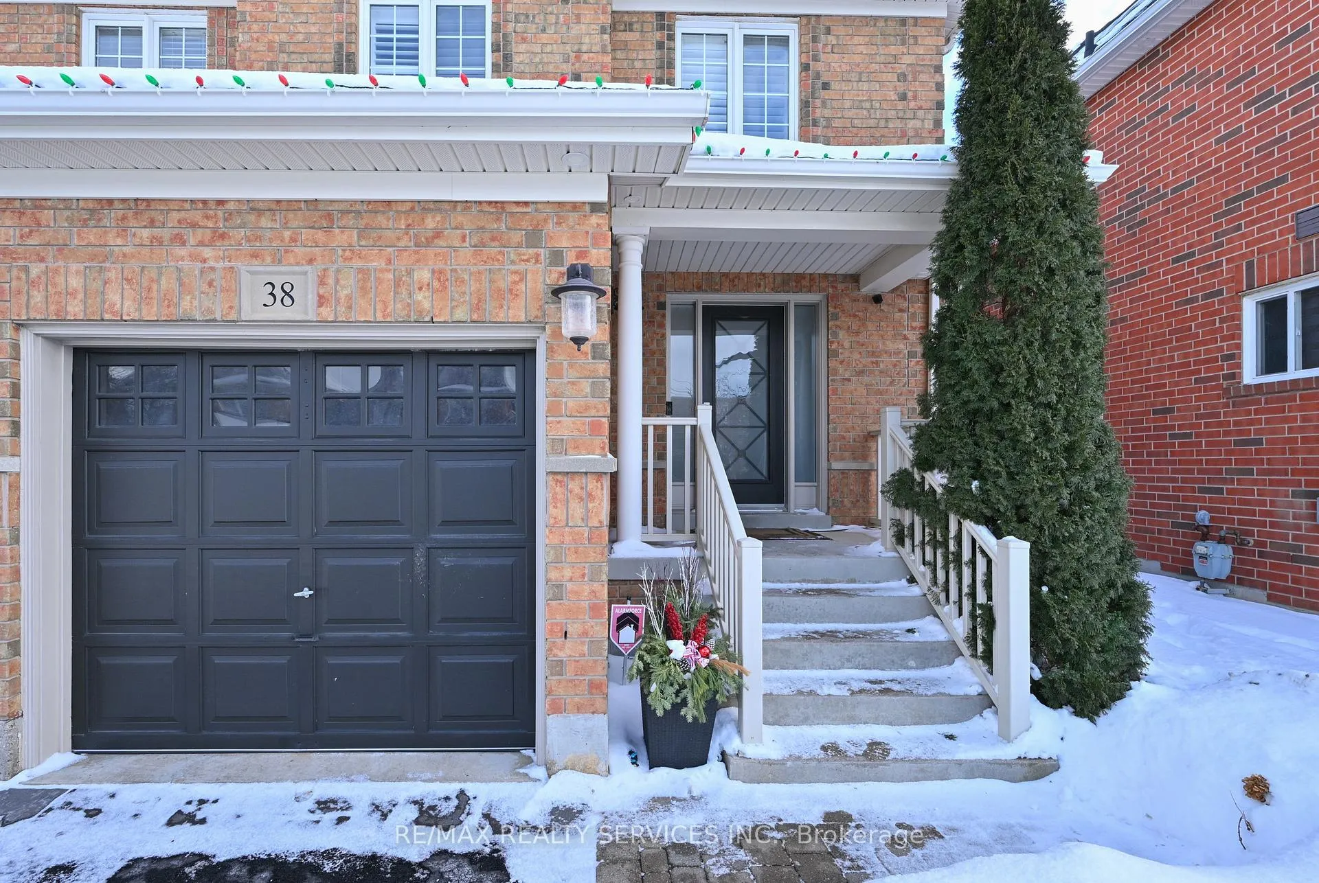Photo 2 of 38 Tawnberry Circle, Brampton, Fletcher's Meadow — HOMEH