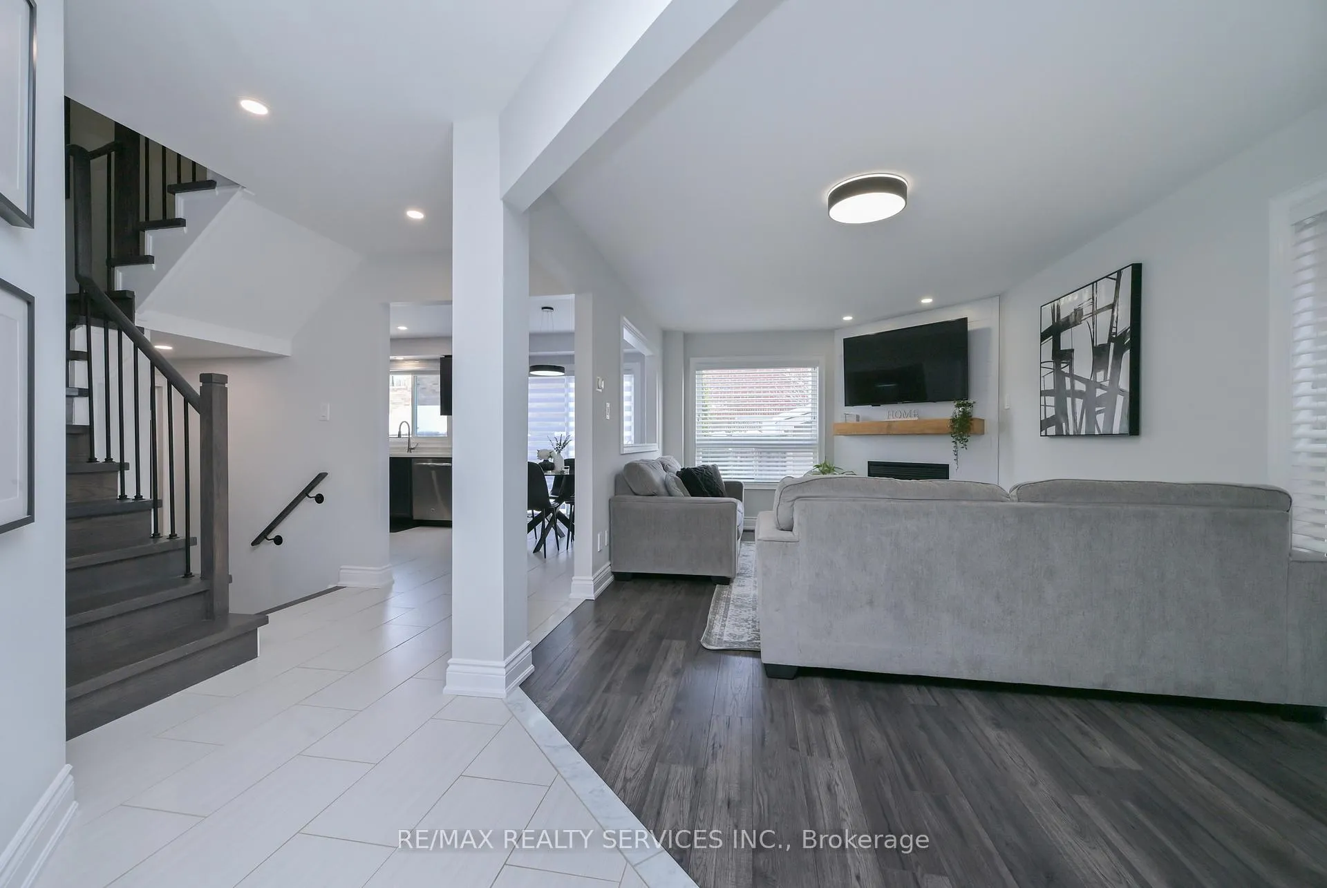 Photo 4 of 38 Tawnberry Circle, Brampton, Fletcher's Meadow — HOMEH