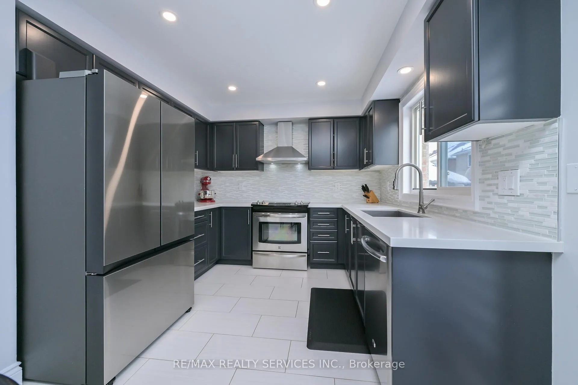 Photo 6 of 38 Tawnberry Circle, Brampton, Fletcher's Meadow — HOMEH