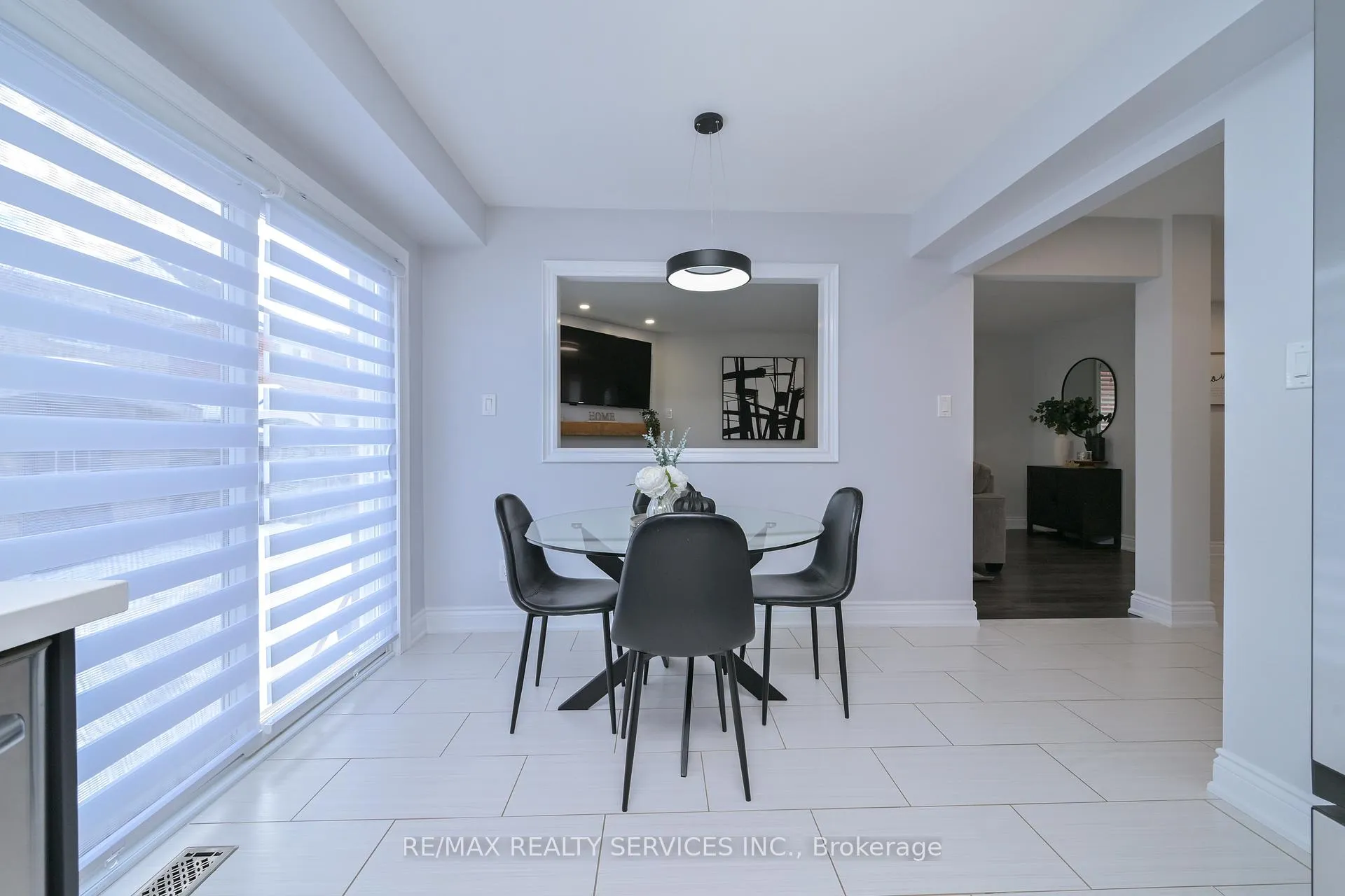 Photo 8 of 38 Tawnberry Circle, Brampton, Fletcher's Meadow — HOMEH