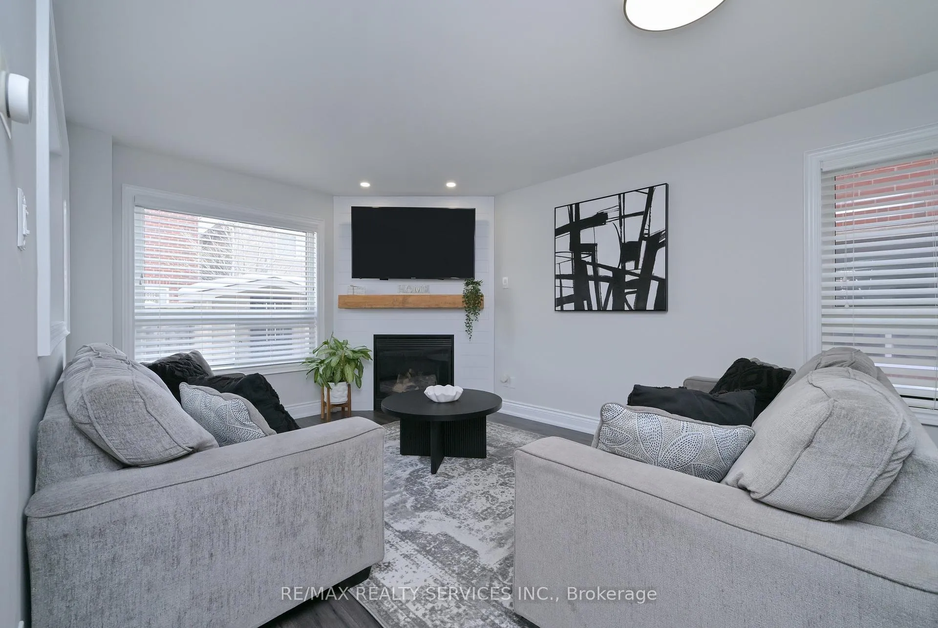Photo 9 of 38 Tawnberry Circle, Brampton, Fletcher's Meadow — HOMEH