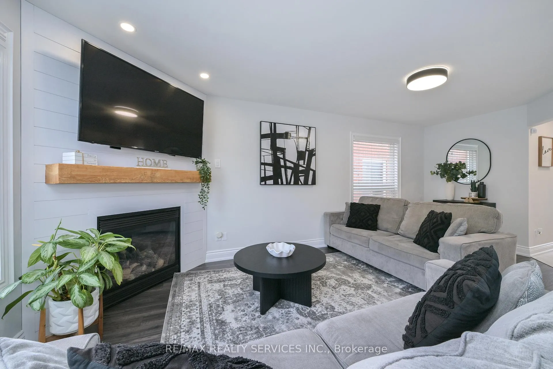 Photo 10 of 38 Tawnberry Circle, Brampton, Fletcher's Meadow — HOMEH