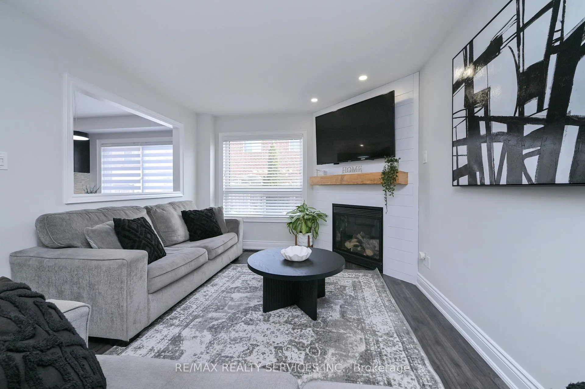 Photo 11 of 38 Tawnberry Circle, Brampton, Fletcher's Meadow — HOMEH