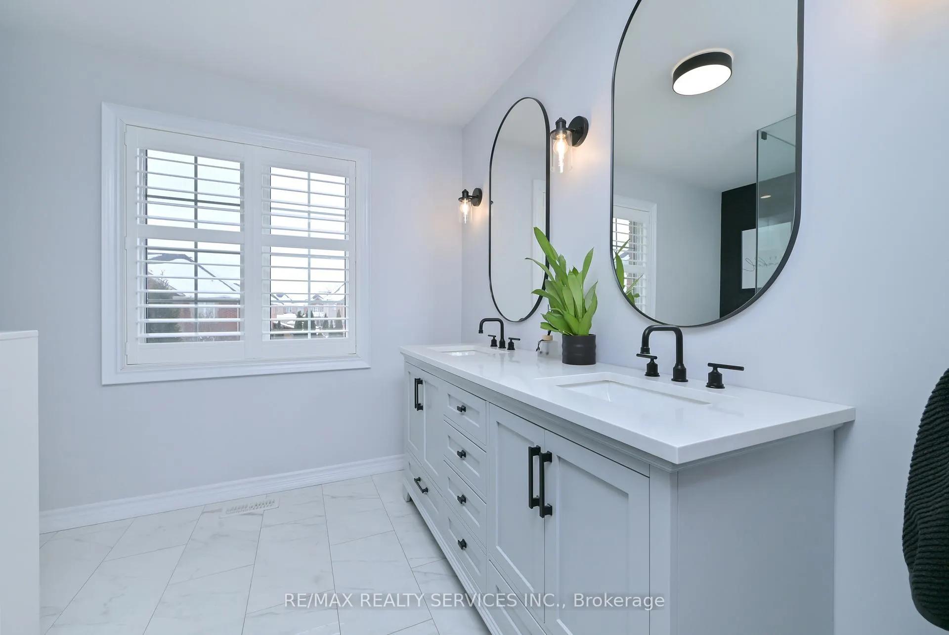 Photo 19 of 38 Tawnberry Circle, Brampton, Fletcher's Meadow — HOMEH