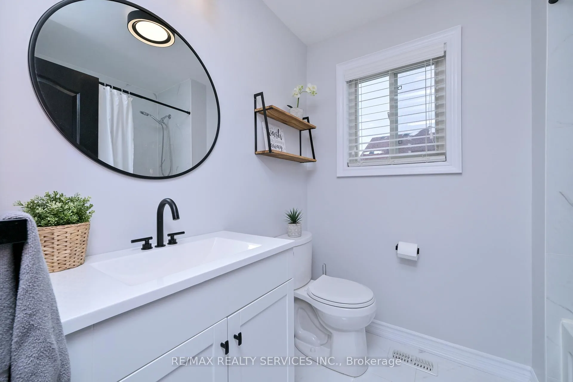 Photo 22 of 38 Tawnberry Circle, Brampton, Fletcher's Meadow — HOMEH