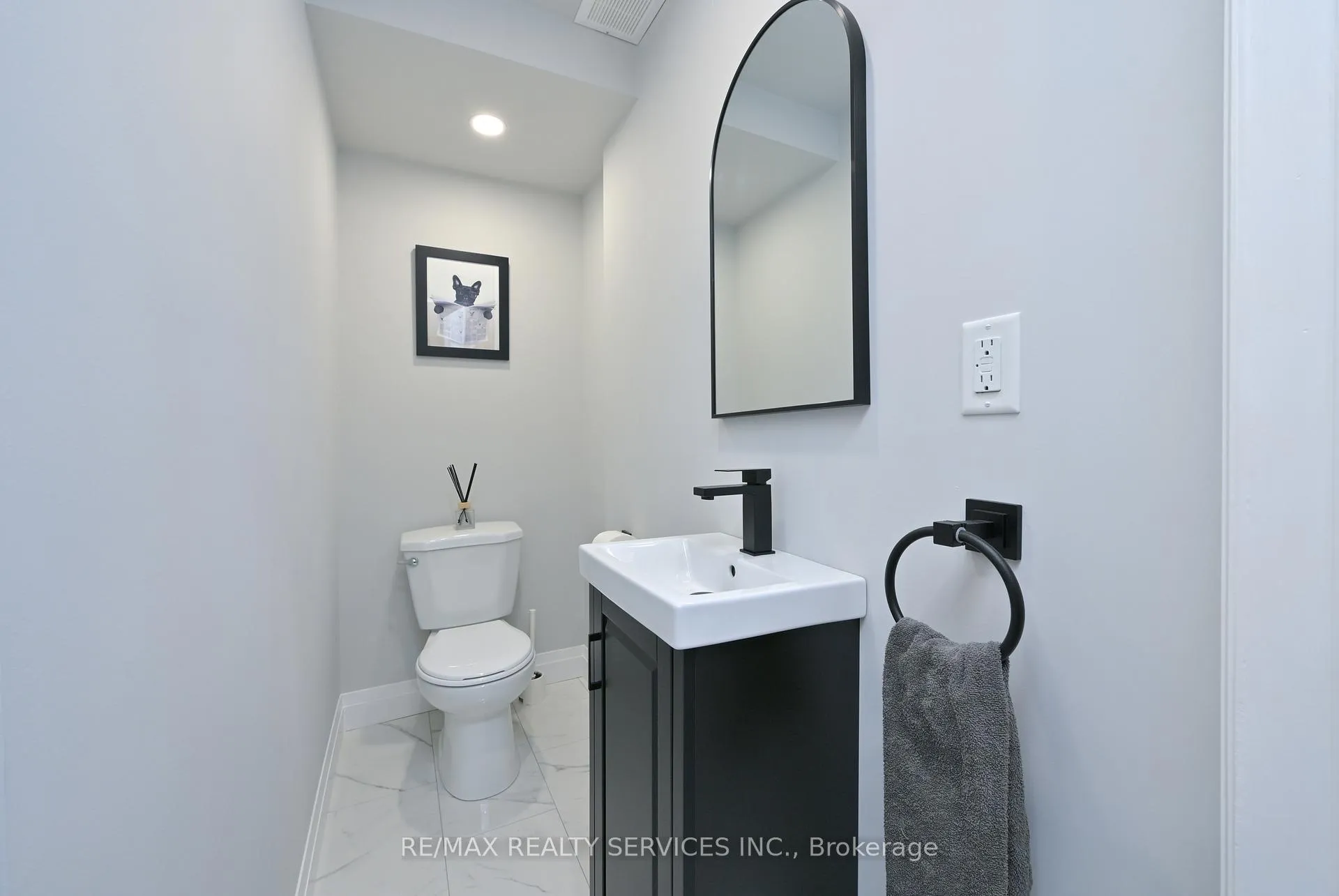 Photo 32 of 38 Tawnberry Circle, Brampton, Fletcher's Meadow — HOMEH