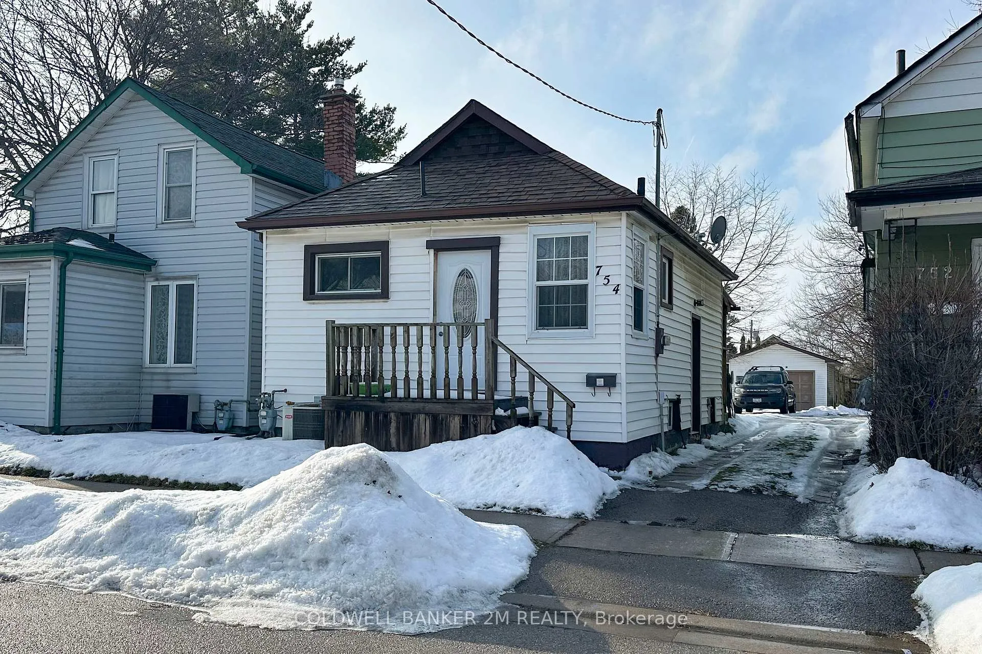 Front of 754 Gifford Street