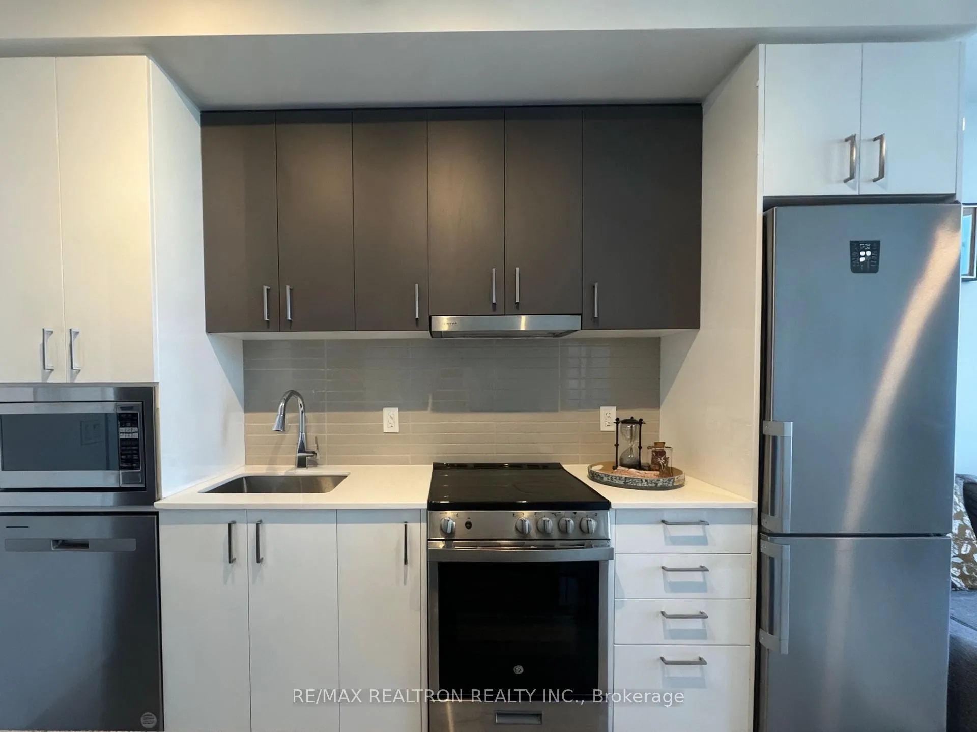 Photo 6 of Unit 728, 50 Upper Mall Way, Vaughan, Brownridge — HOMEH