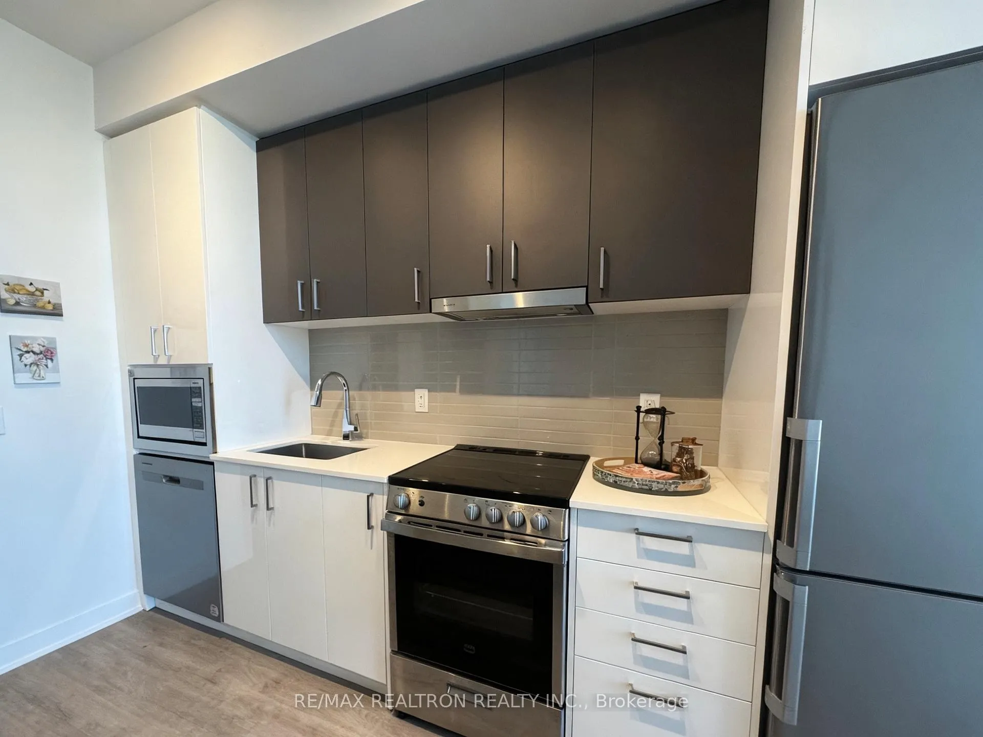 Photo 7 of Unit 728, 50 Upper Mall Way, Vaughan, Brownridge — HOMEH