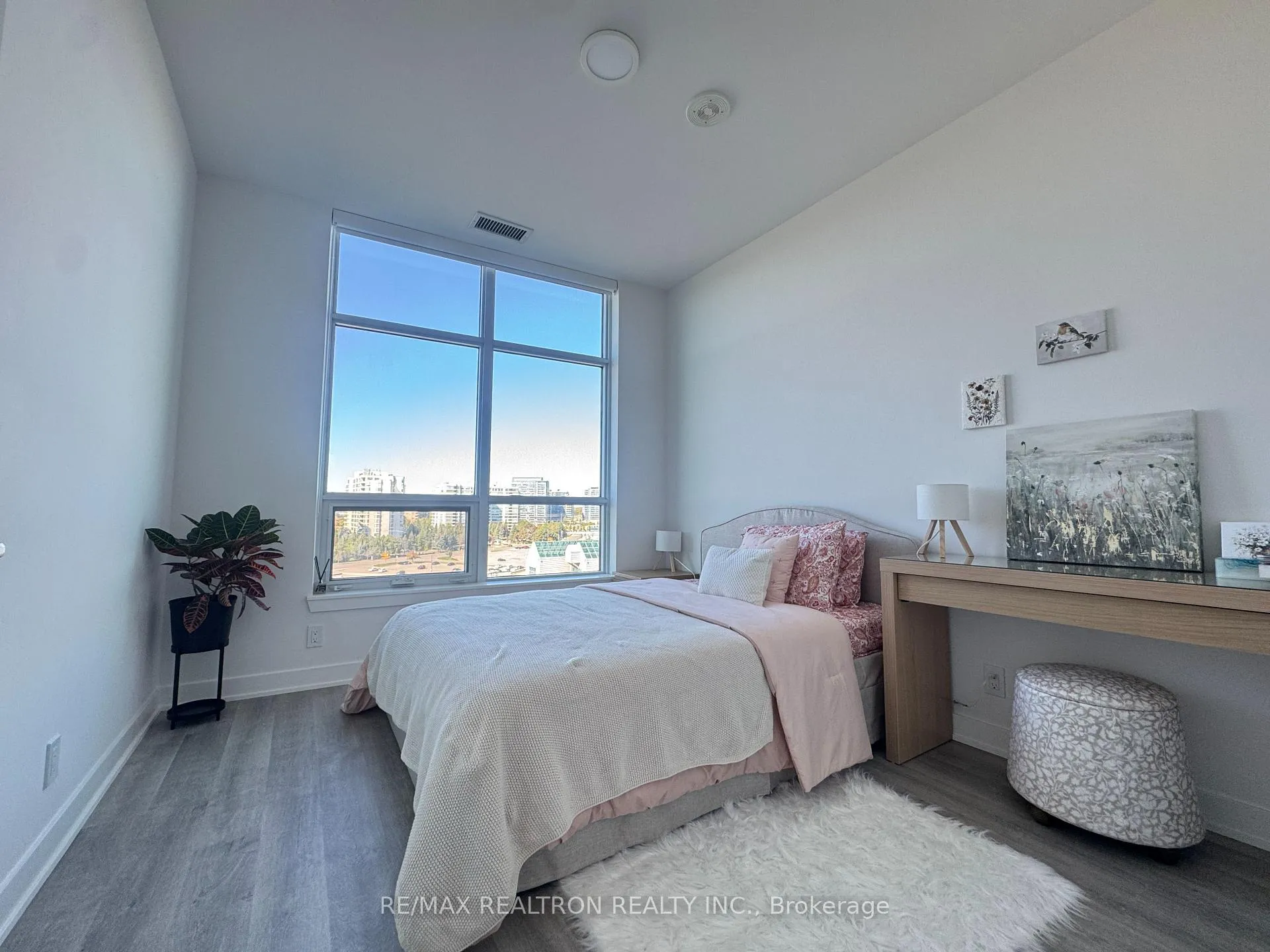 Photo 11 of Unit 728, 50 Upper Mall Way, Vaughan, Brownridge — HOMEH