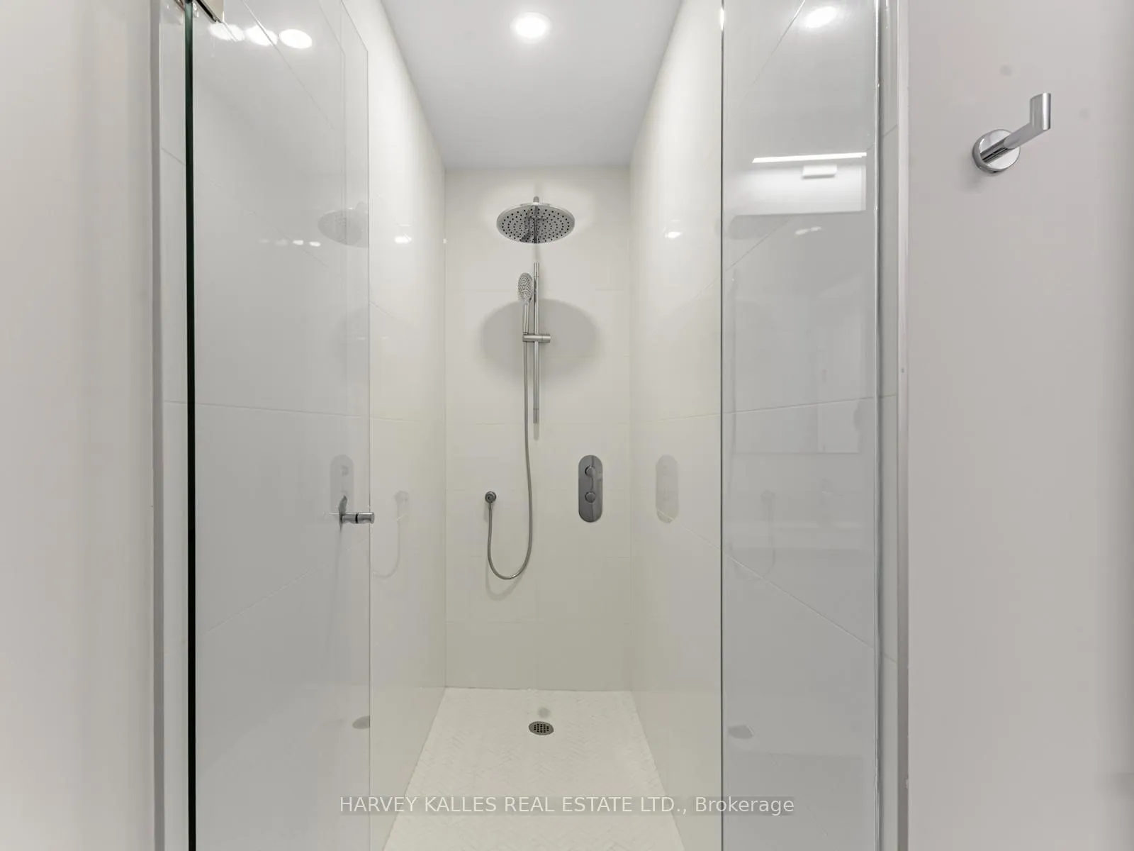 Photo 7 of Unit 303, 1720 Bayview Avenue, Toronto, Mount Pleasant East — HOMEH