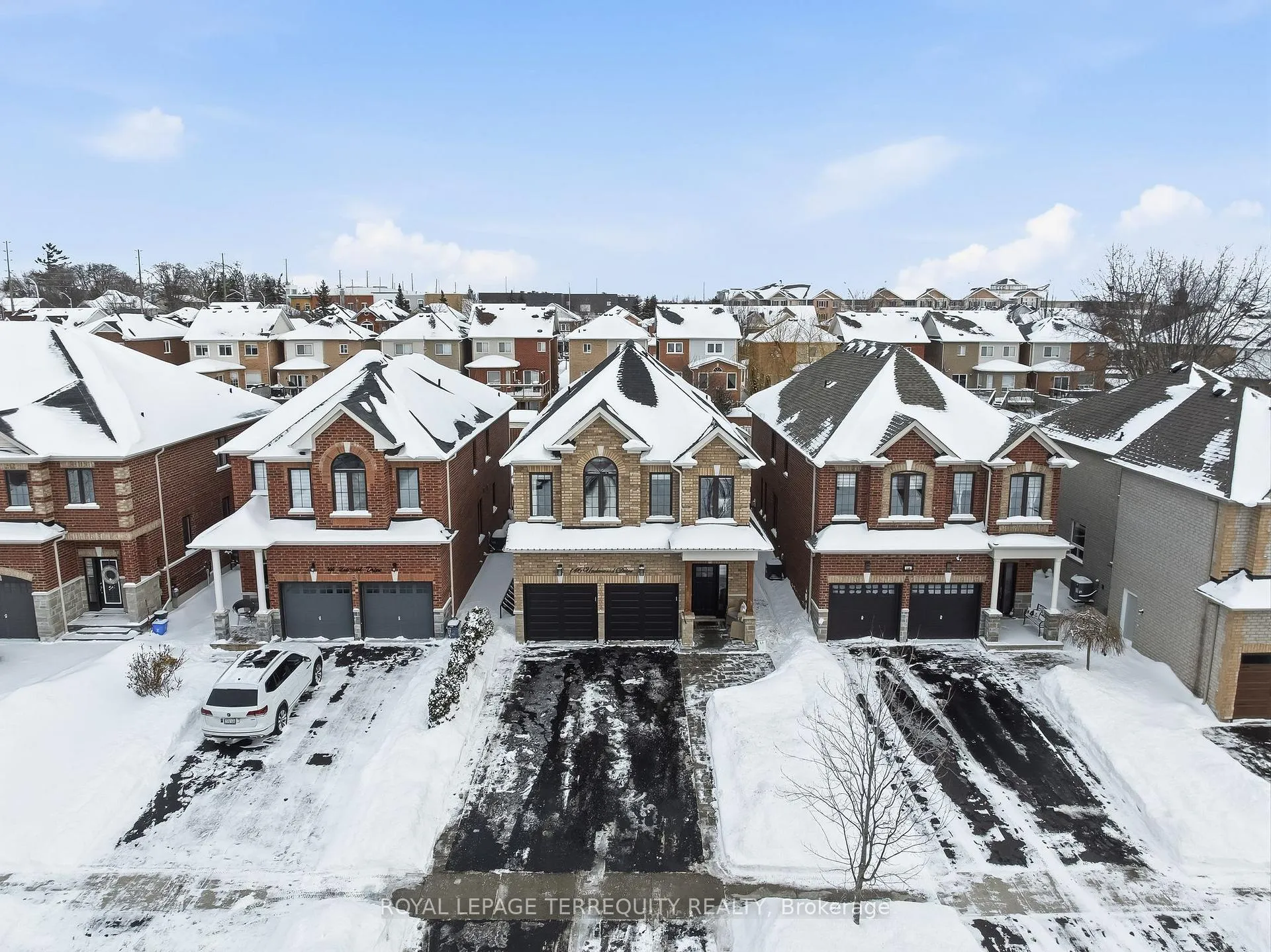 Photo 4 of 146 Underwood Drive, Whitby, Brooklin — HOMEH
