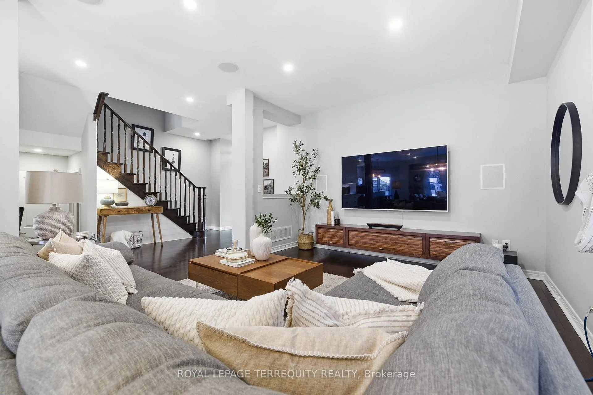 Photo 9 of 146 Underwood Drive, Whitby, Brooklin — HOMEH