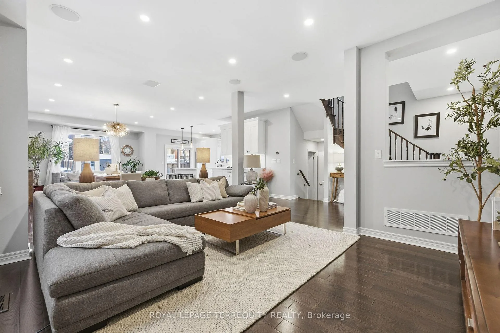 Photo 10 of 146 Underwood Drive, Whitby, Brooklin — HOMEH