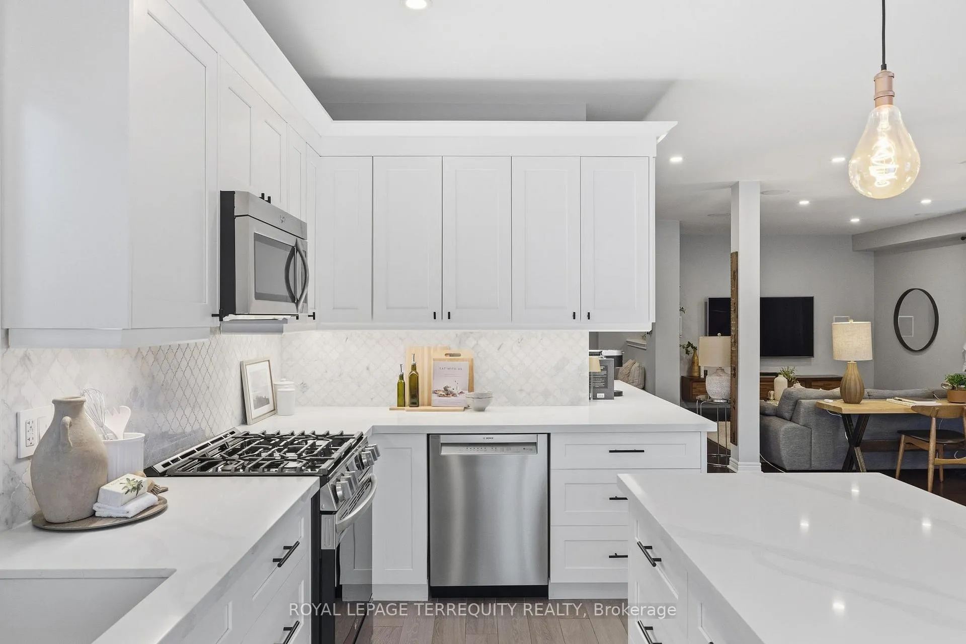 Photo 16 of 146 Underwood Drive, Whitby, Brooklin — HOMEH