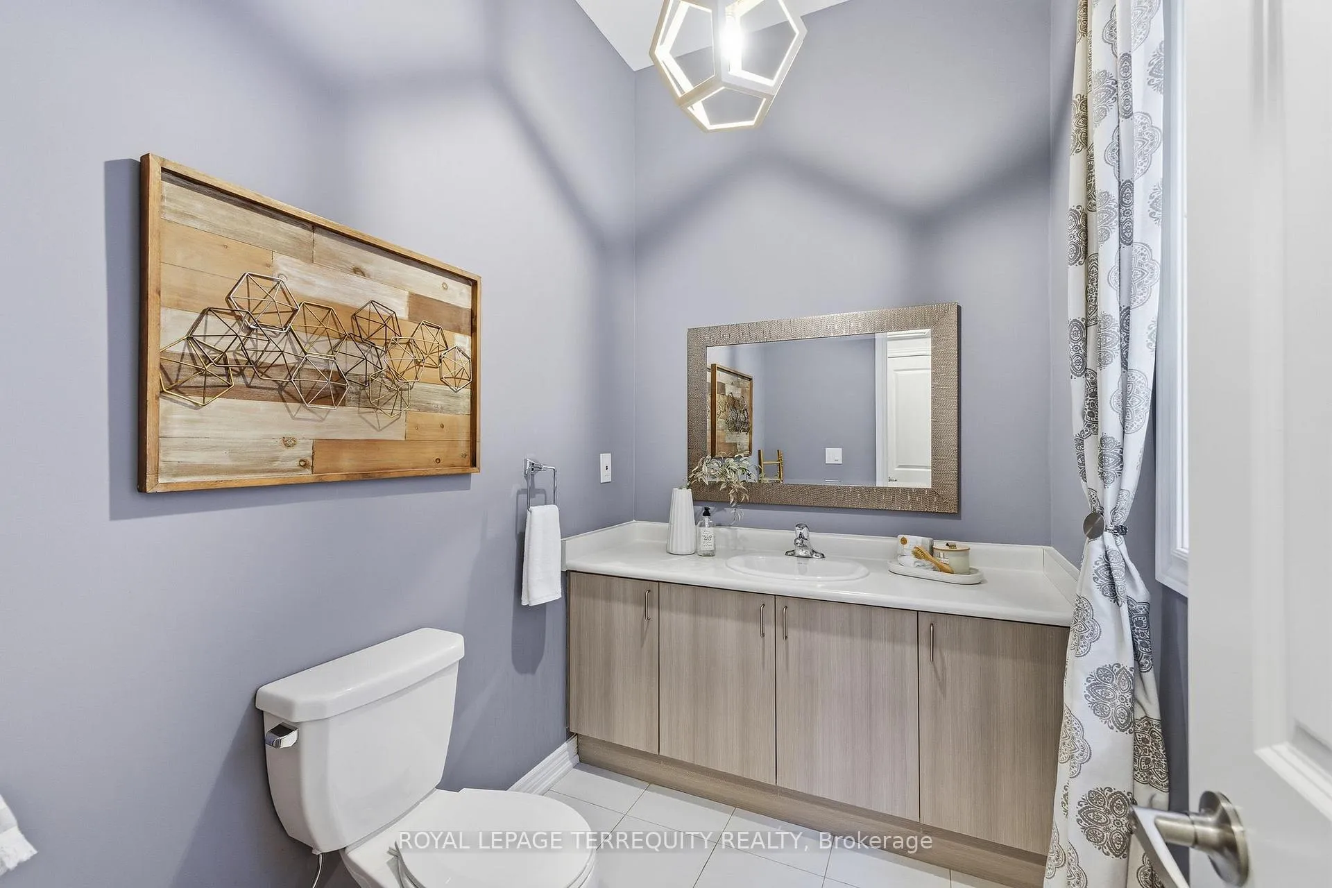 Photo 19 of 146 Underwood Drive, Whitby, Brooklin — HOMEH