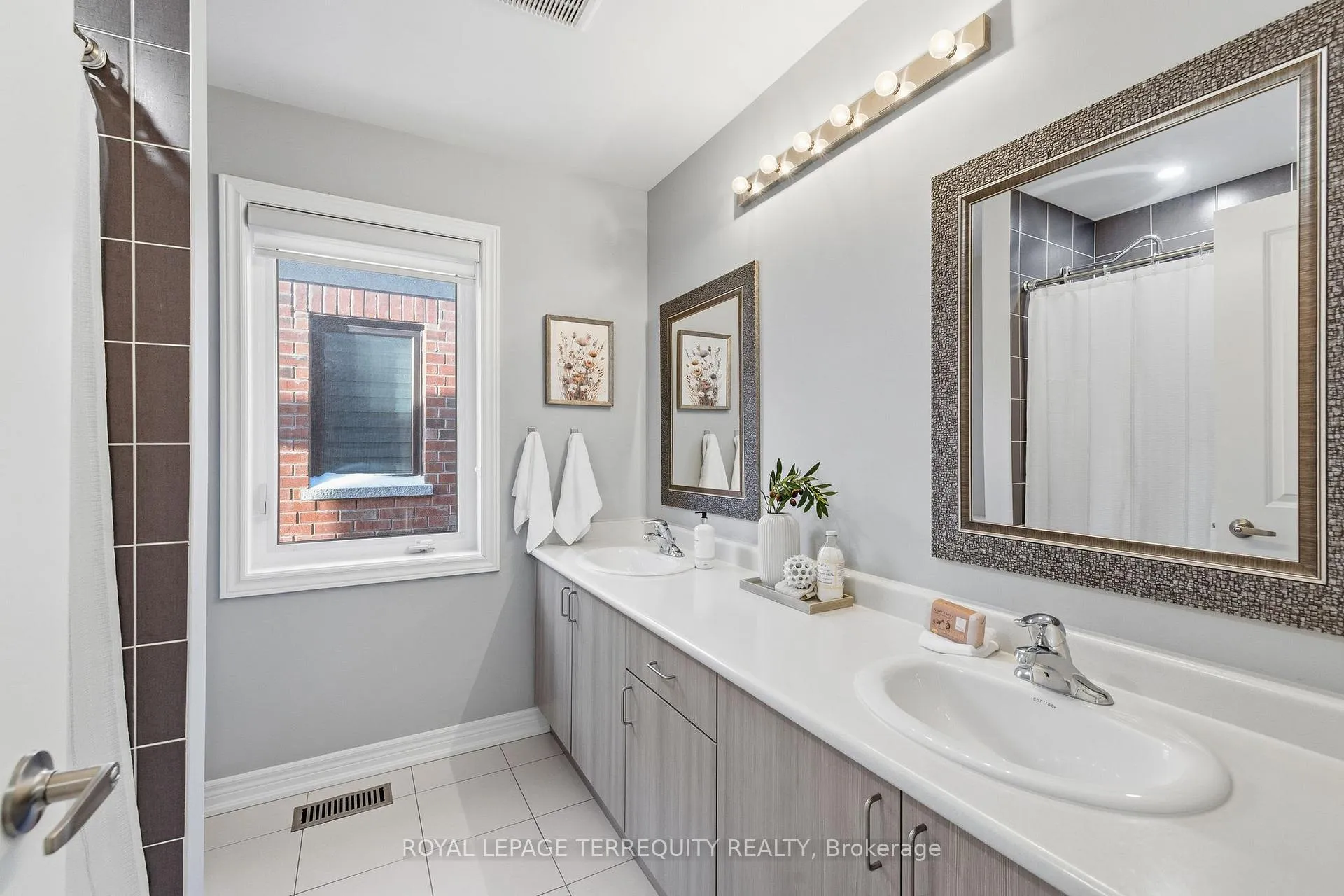 Photo 28 of 146 Underwood Drive, Whitby, Brooklin — HOMEH